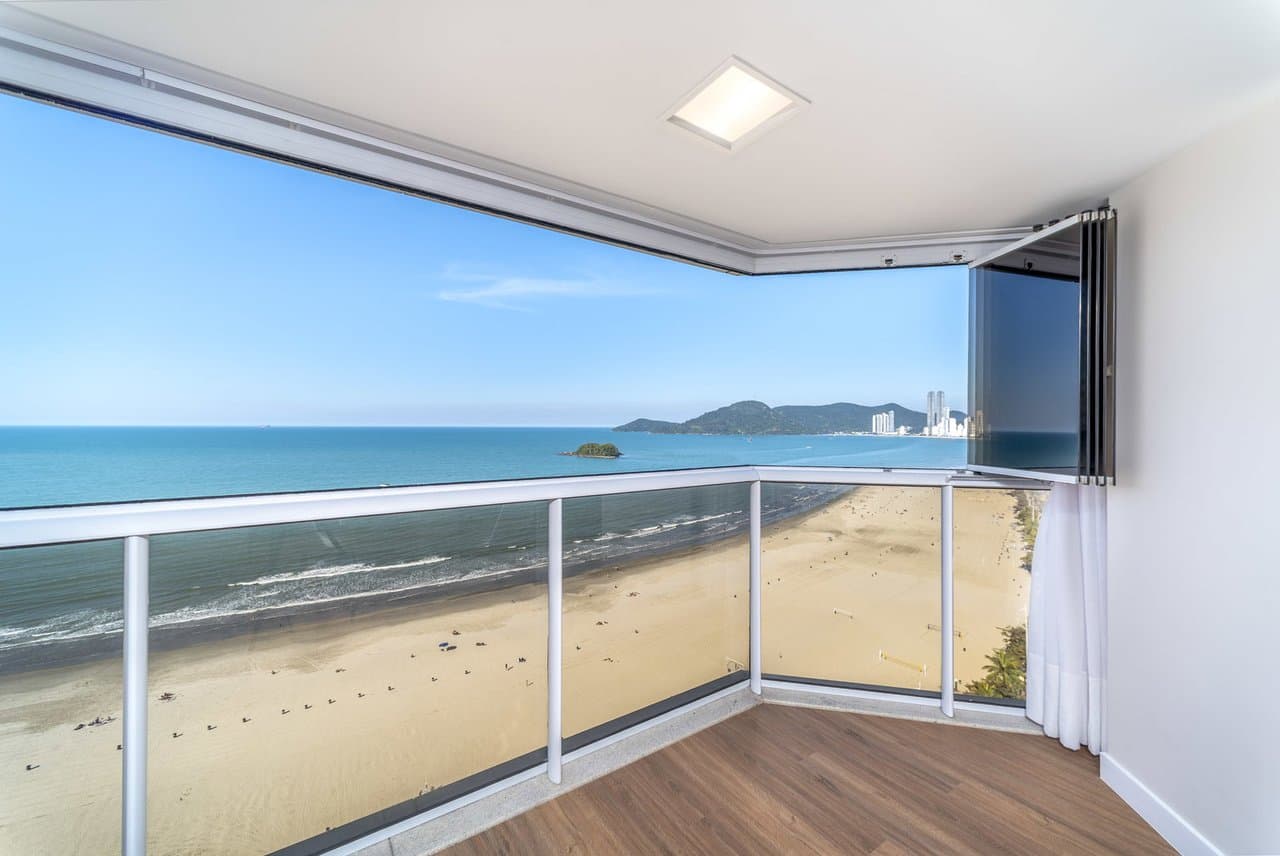 Apartamento de 4 quartos com 4 suítes e 274 m² em Bal. Camboriú
