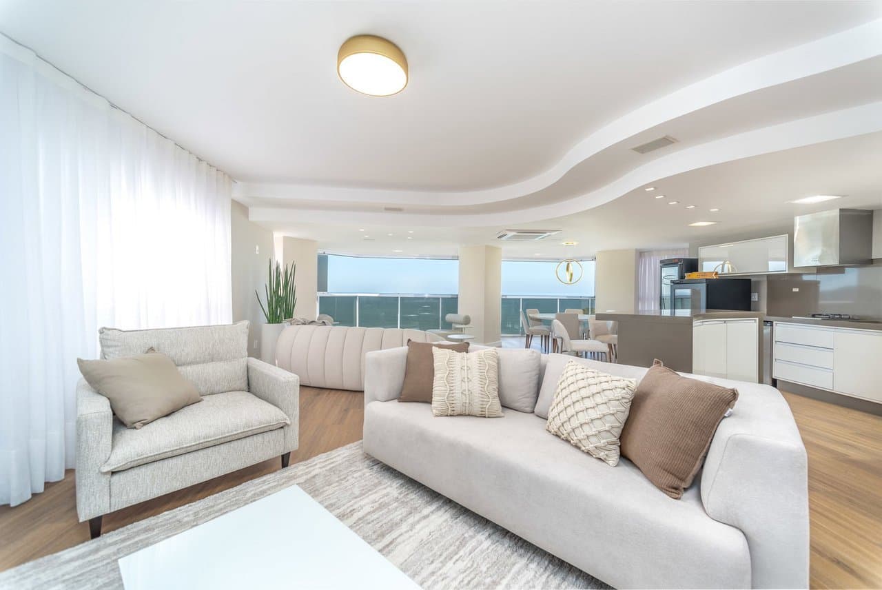 Apartamento de 4 quartos com 4 suítes e 274 m² em Bal. Camboriú