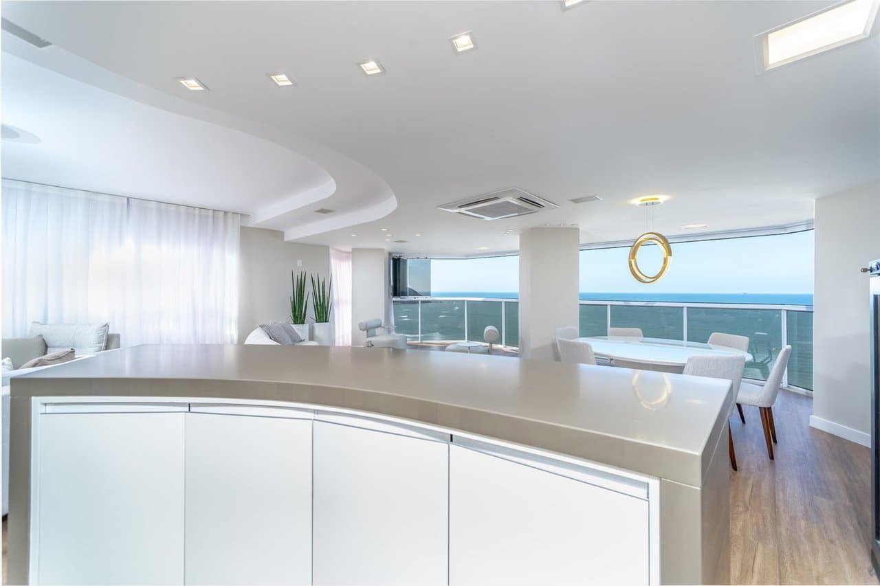 Apartamento de 4 quartos com 4 suítes e 274 m² em Bal. Camboriú