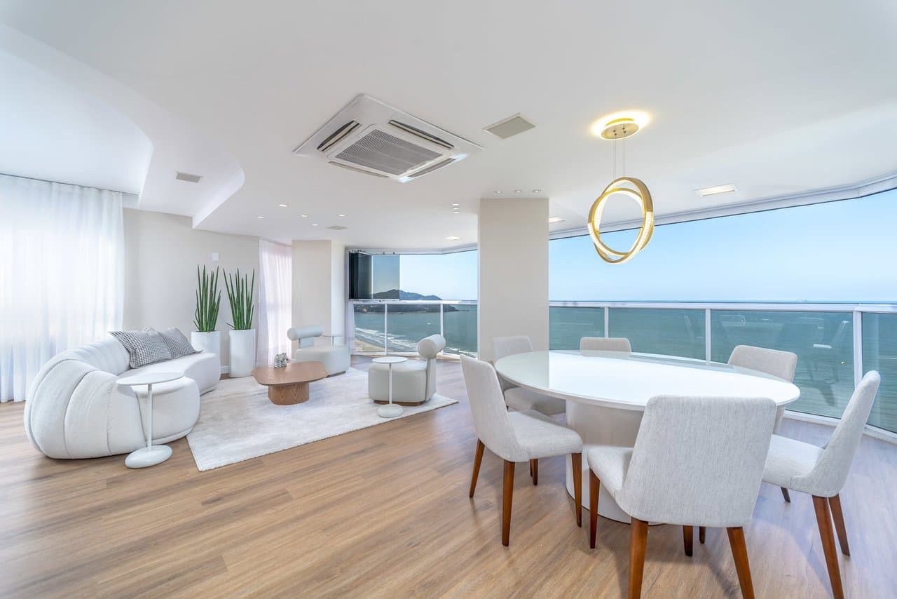 Apartamento de 4 quartos com 4 suítes e 274 m² em Bal. Camboriú