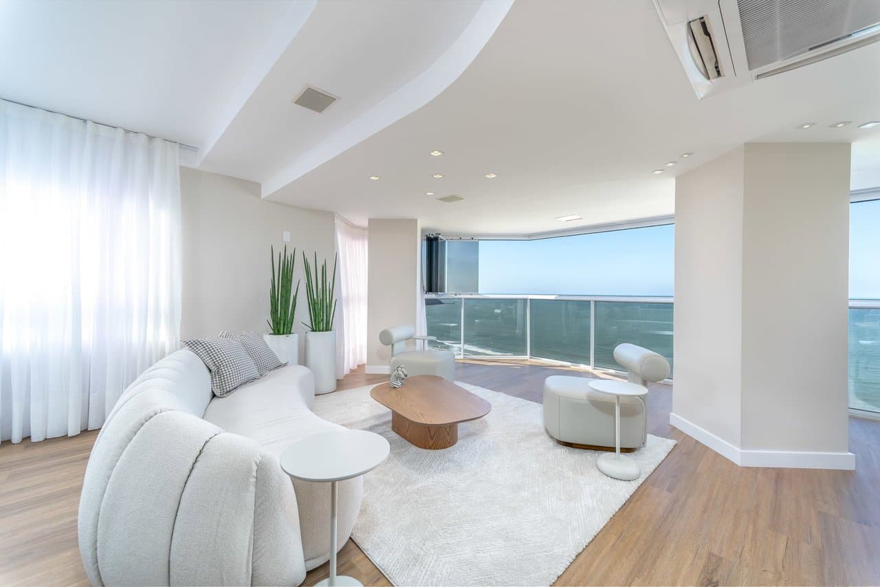Apartamento de 4 quartos com 4 suítes e 274 m² em Bal. Camboriú