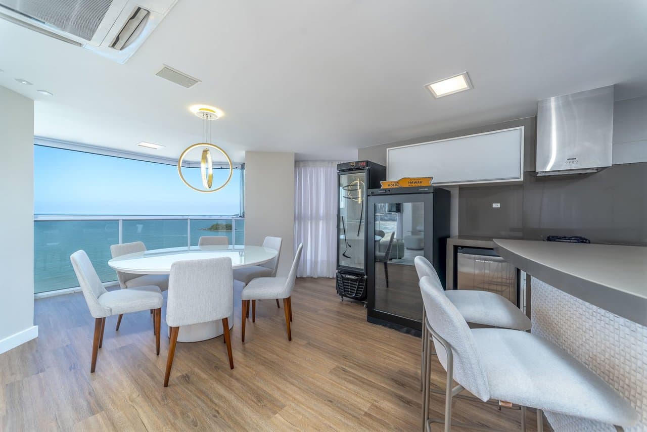 Apartamento de 4 quartos com 4 suítes e 274 m² em Bal. Camboriú