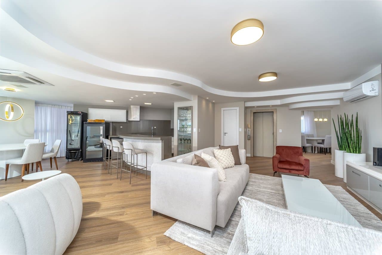 Apartamento de 4 quartos com 4 suítes e 274 m² em Bal. Camboriú