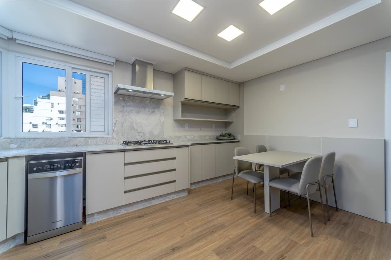 Apartamento de 4 quartos com 4 suítes e 274 m² em Bal. Camboriú