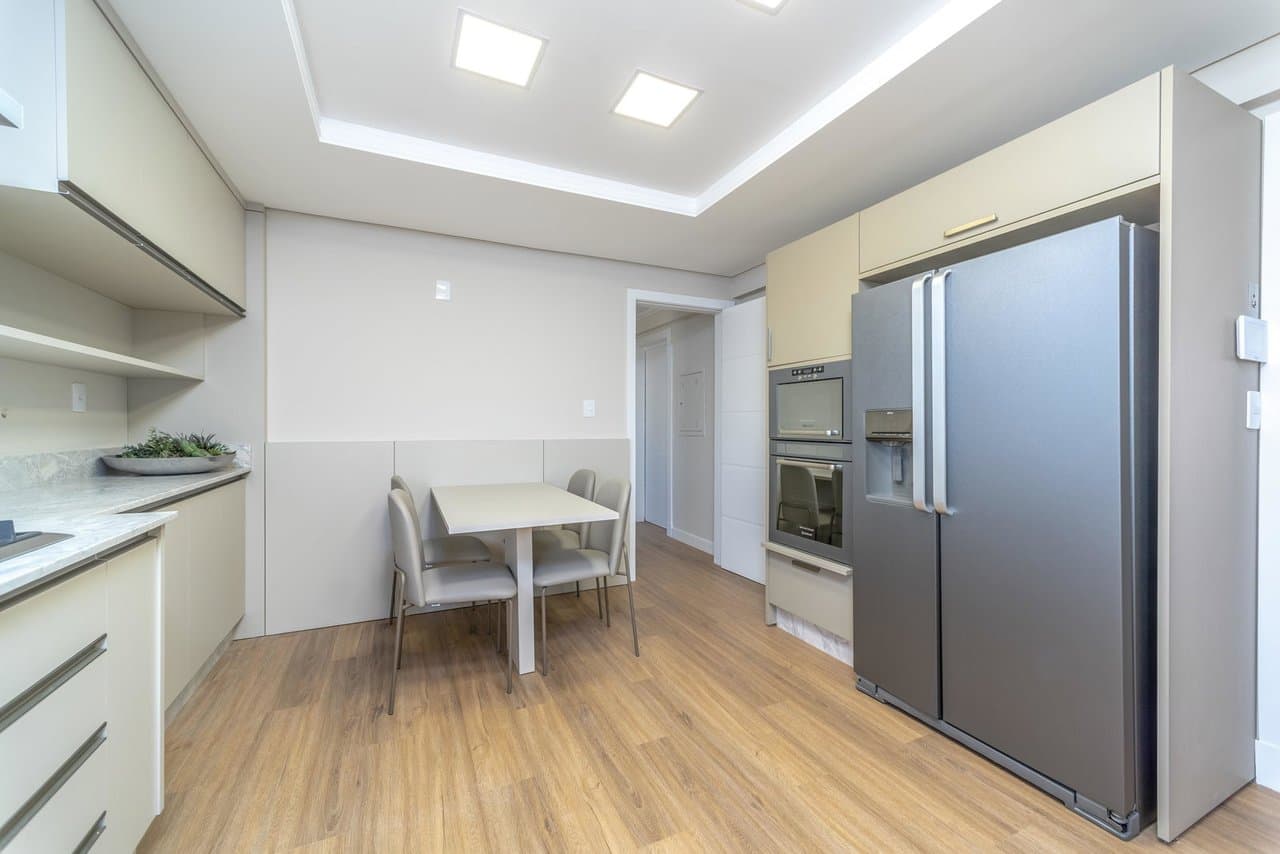 Apartamento de 4 quartos com 4 suítes e 274 m² em Bal. Camboriú