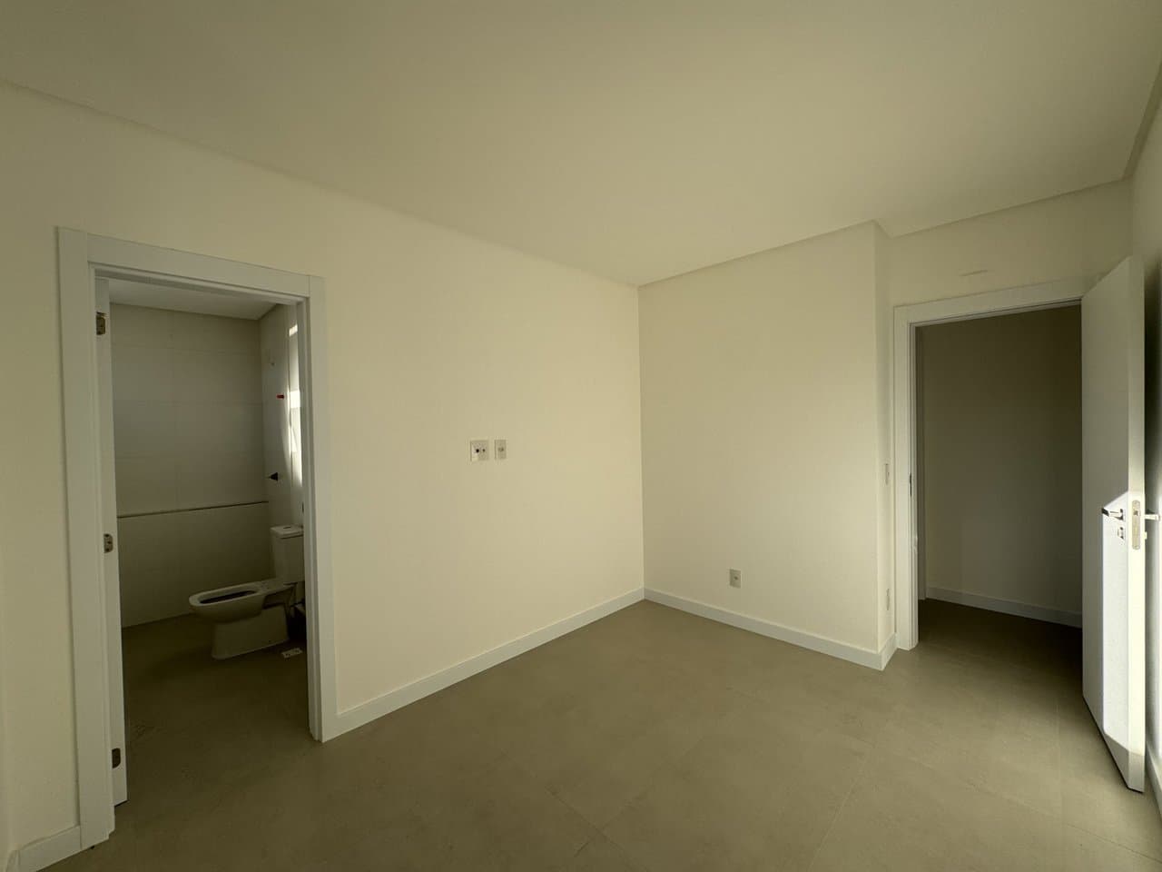 Apartamento de 3 quartos com 3 suítes e 115 m² em Bal. Camboriú