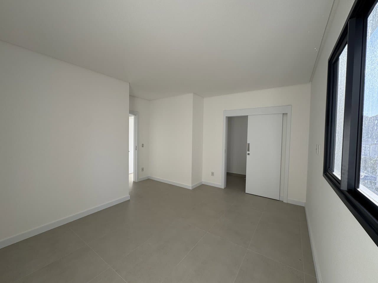 Apartamento de 3 quartos com 3 suítes e 115 m² em Bal. Camboriú