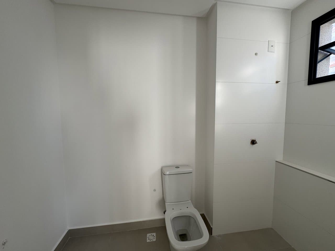 Apartamento de 3 quartos com 3 suítes e 115 m² em Bal. Camboriú