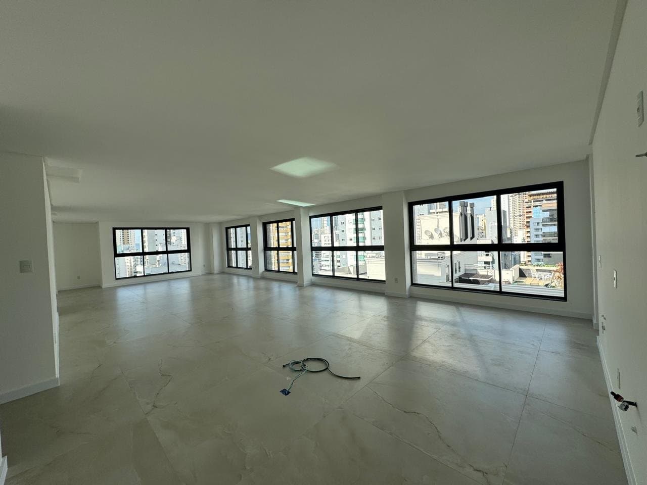 Cobertura de 3 quartos com 3 suítes e 230 m² em Bal. Camboriú