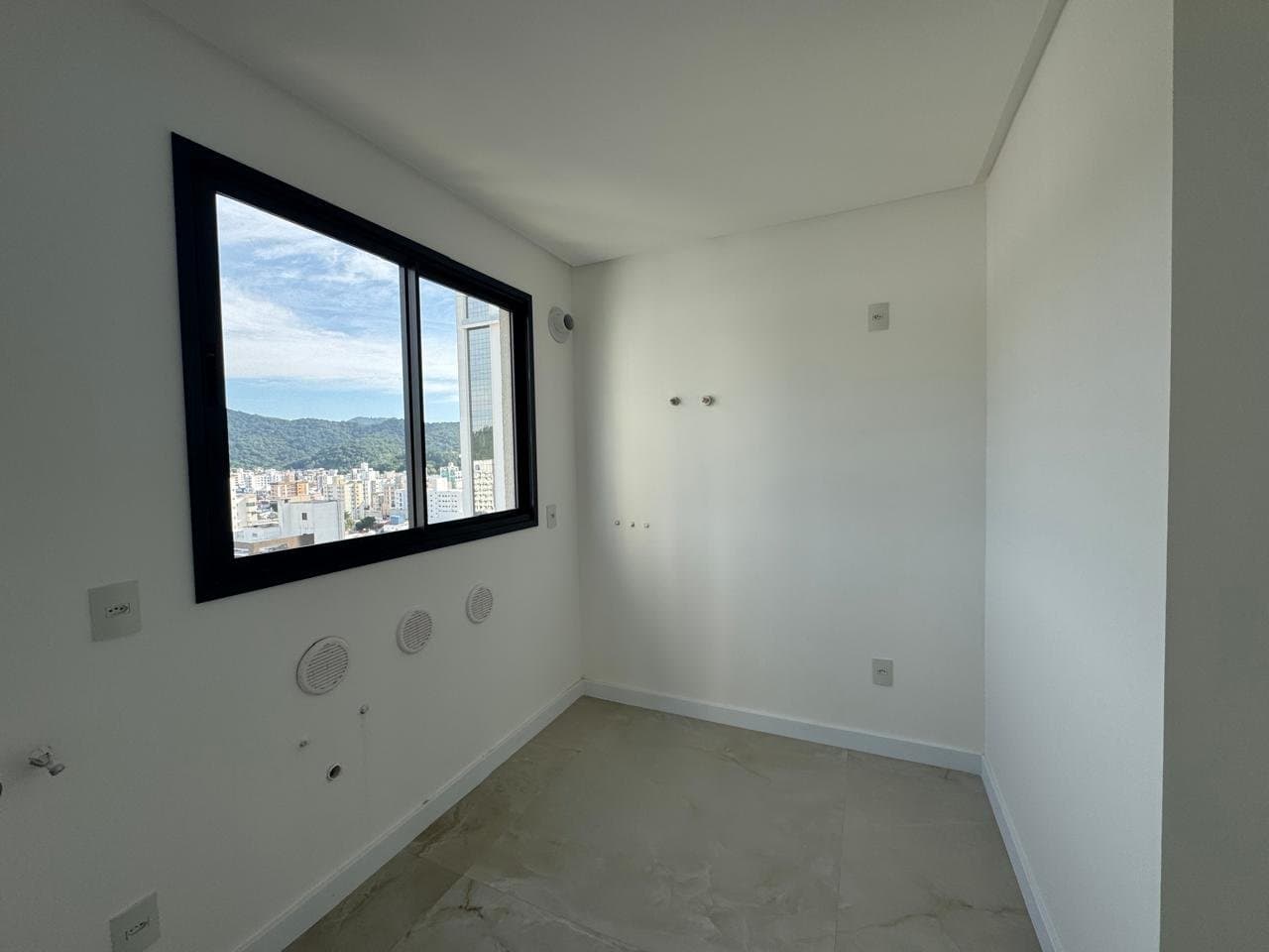 Cobertura de 3 quartos com 3 suítes e 230 m² em Bal. Camboriú