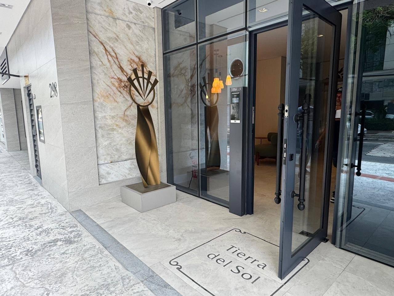 Cobertura de 3 quartos com 3 suítes e 230 m² em Bal. Camboriú