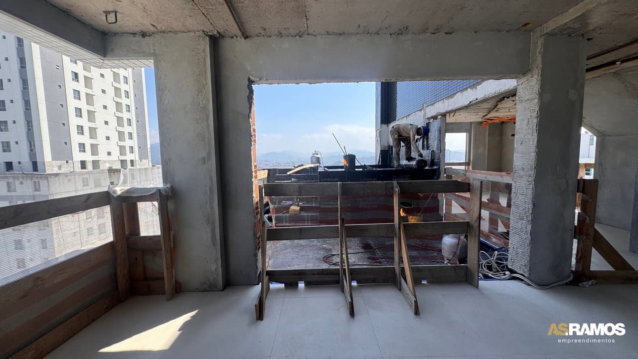 Cobertura de 4 quartos com 3 suítes e 243 m² em Bal. Camboriú