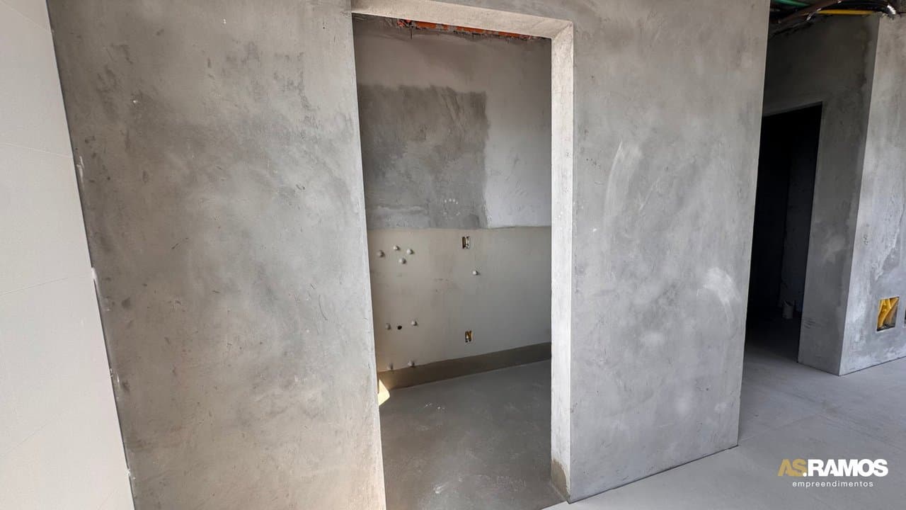 Cobertura de 4 quartos com 3 suítes e 243 m² em Bal. Camboriú