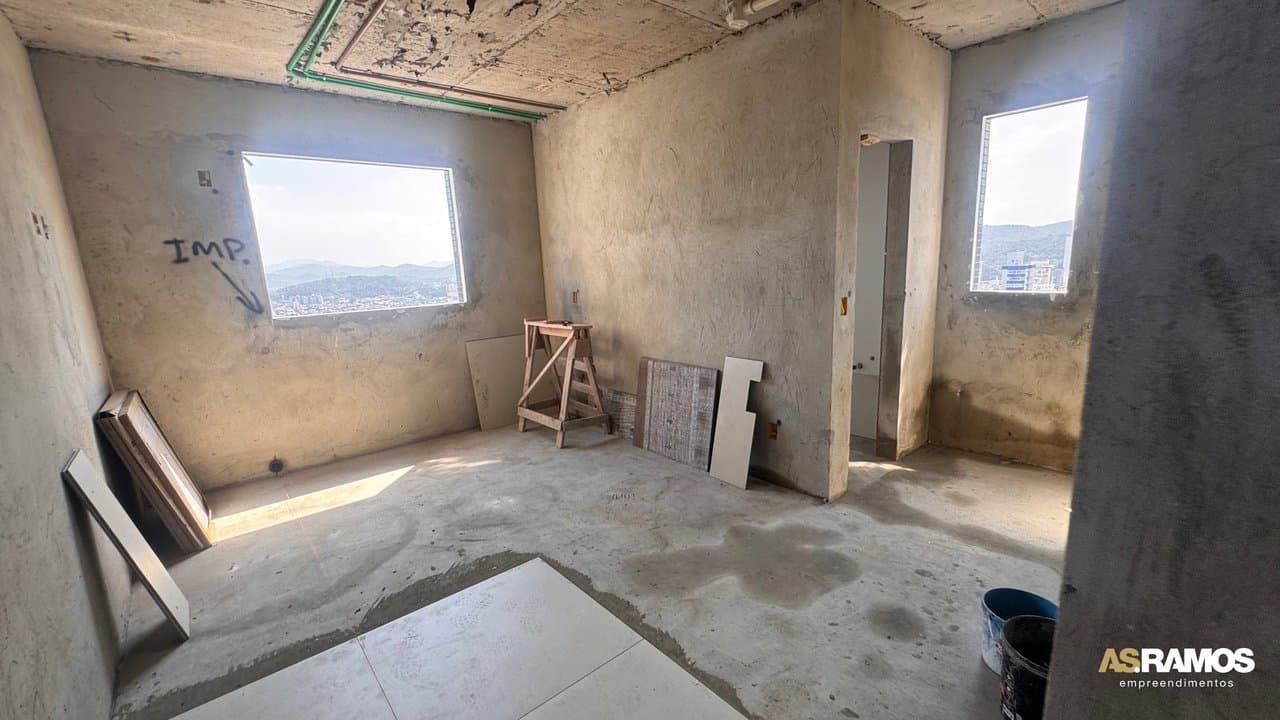 Cobertura de 4 quartos com 3 suítes e 243 m² em Bal. Camboriú