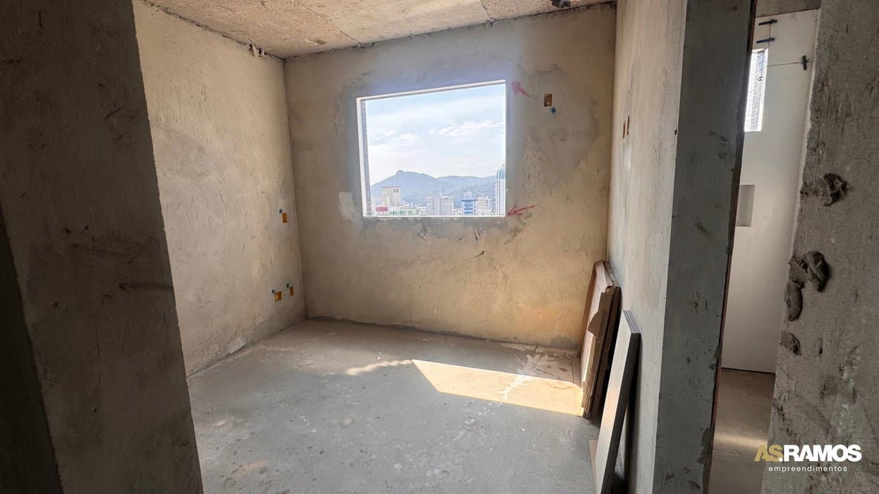 Cobertura de 4 quartos com 3 suítes e 243 m² em Bal. Camboriú