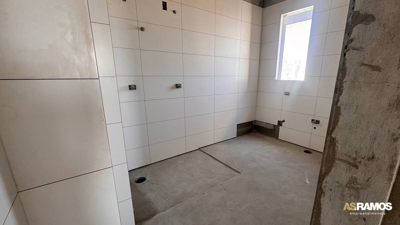 Cobertura de 4 quartos com 3 suítes e 243 m² em Bal. Camboriú