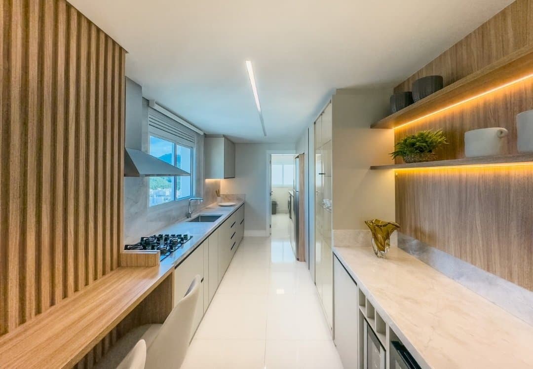 Apartamento de 4 quartos com 2 suítes e 132 m² em Bal. Camboriú