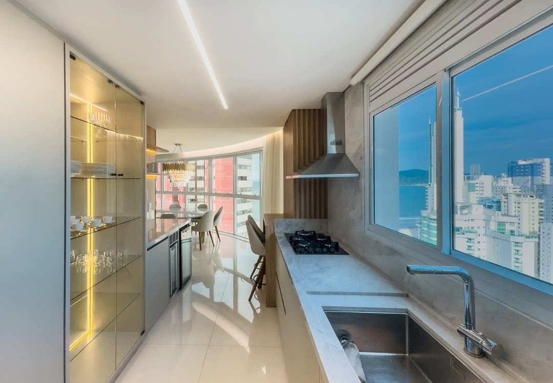 Apartamento de 4 quartos com 2 suítes e 132 m² em Bal. Camboriú