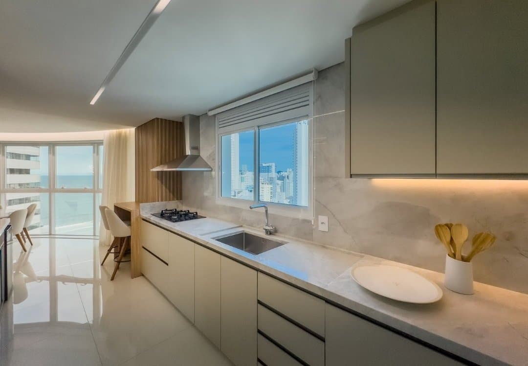 Apartamento de 4 quartos com 2 suítes e 132 m² em Bal. Camboriú