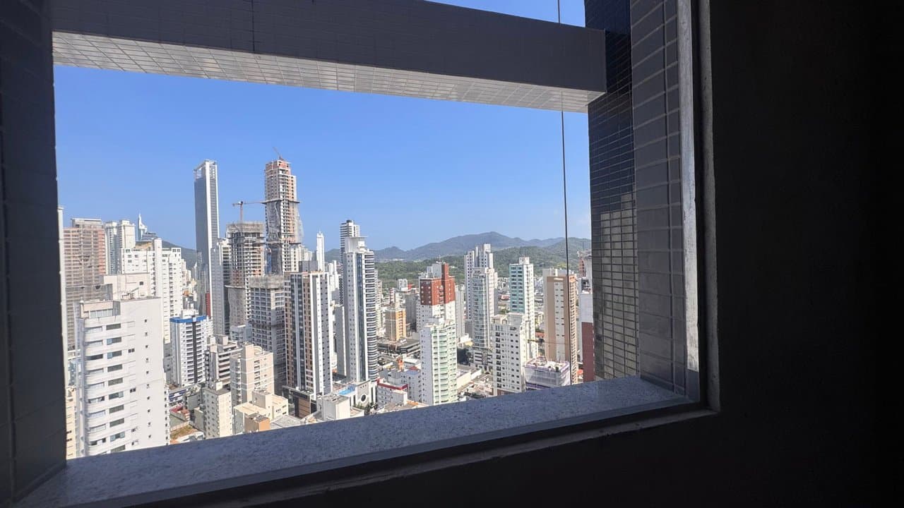 Cobertura de 3 quartos com 3 suítes e 216 m² em Bal. Camboriú
