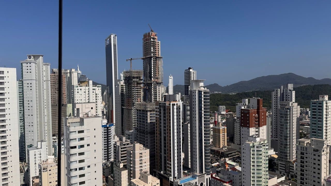 Cobertura de 3 quartos com 3 suítes e 216 m² em Bal. Camboriú