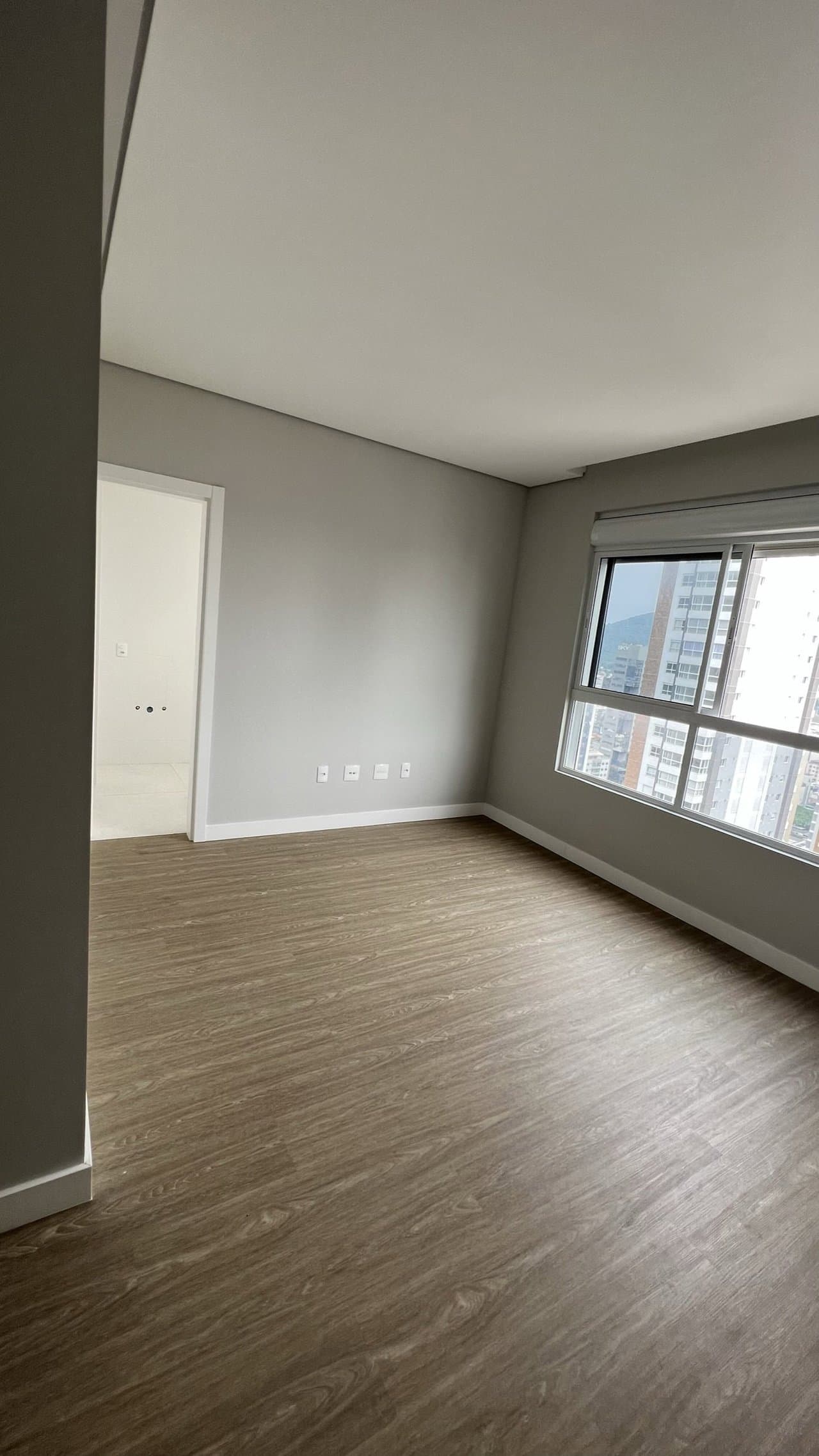 Apartamento de 4 quartos com 2 suítes e 144 m² em Bal. Camboriú