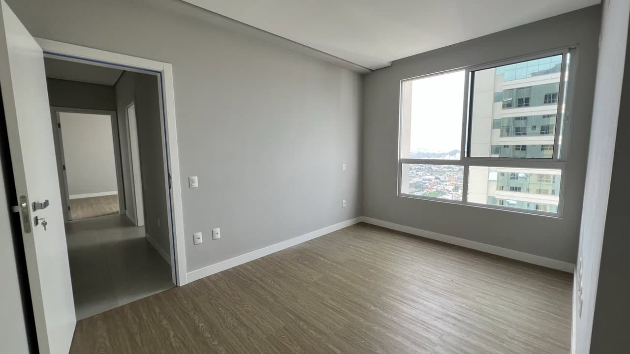 Apartamento de 4 quartos com 2 suítes e 144 m² em Bal. Camboriú