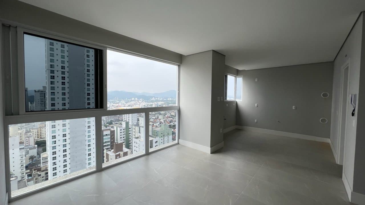 Apartamento de 4 quartos com 2 suítes e 144 m² em Bal. Camboriú