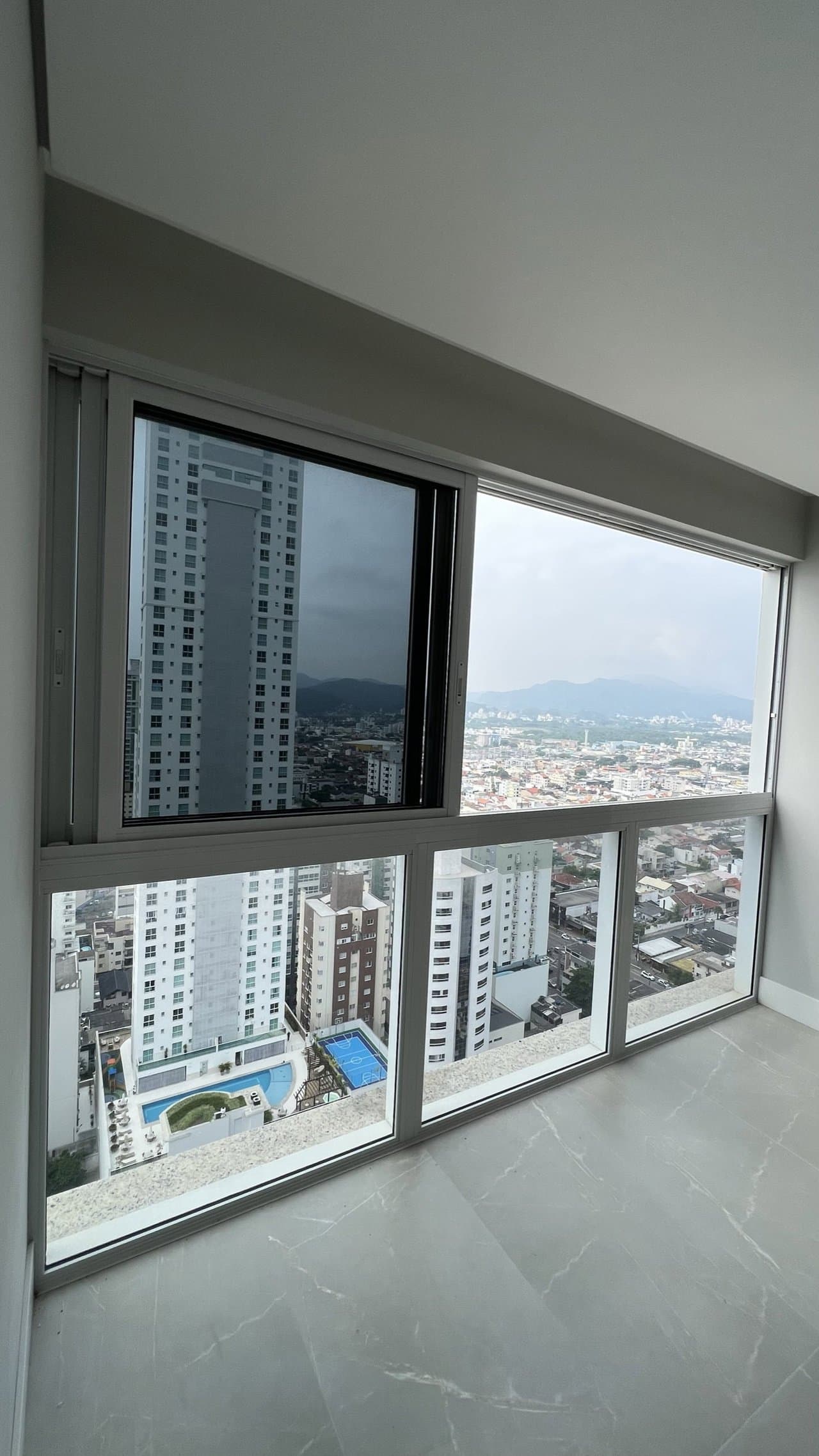 Apartamento de 4 quartos com 2 suítes e 144 m² em Bal. Camboriú