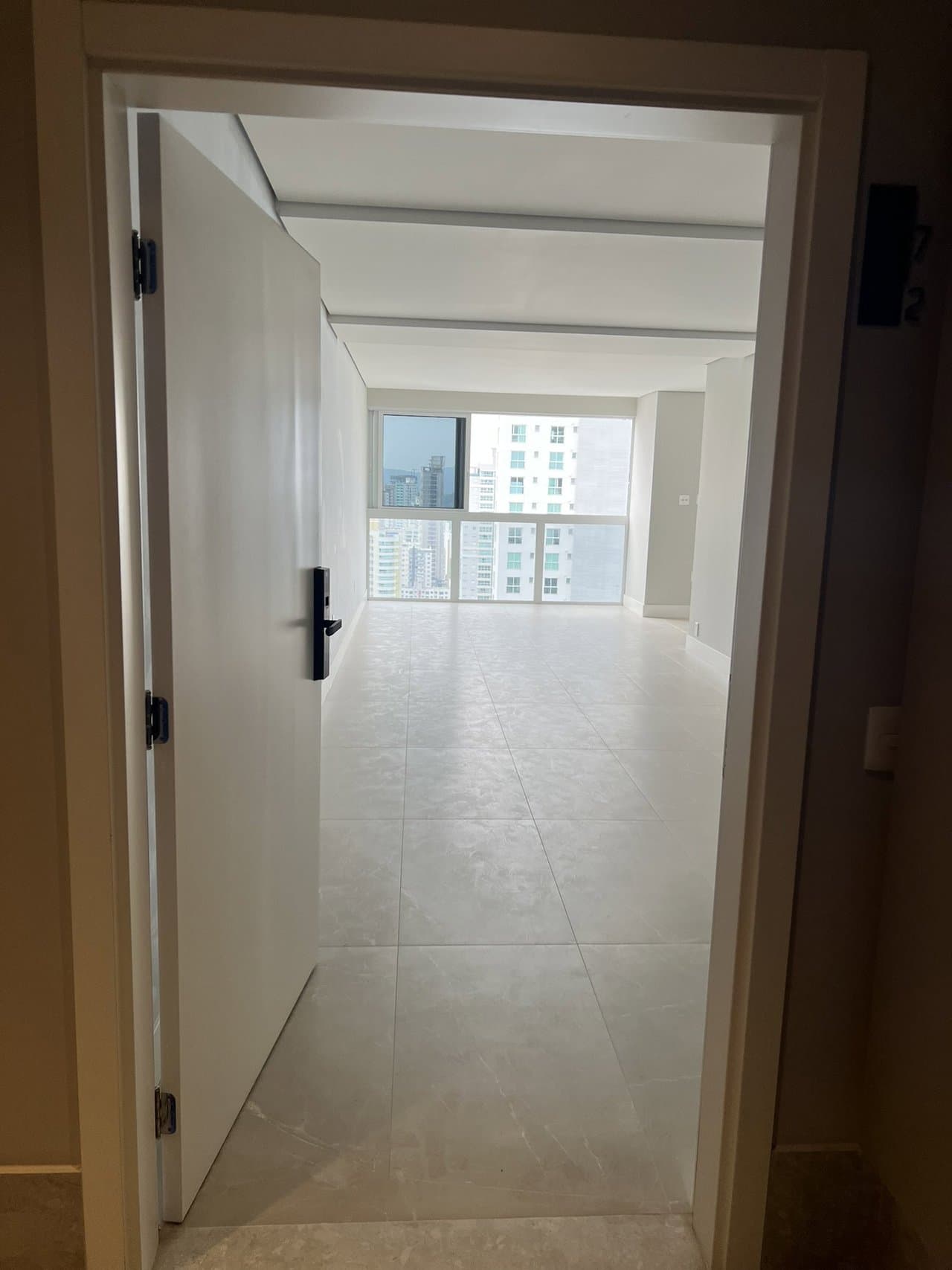 Apartamento de 4 quartos com 2 suítes e 144 m² em Bal. Camboriú