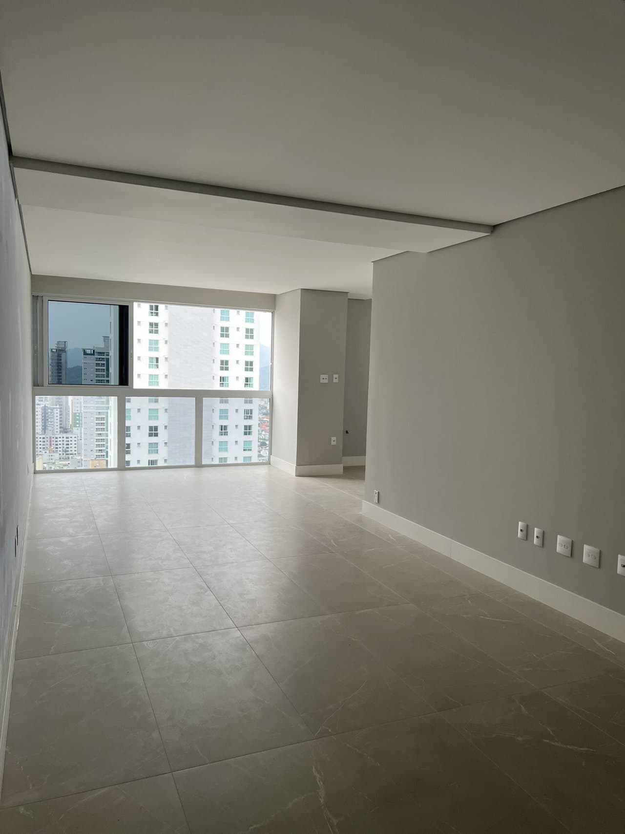Apartamento de 4 quartos com 2 suítes e 144 m² em Bal. Camboriú