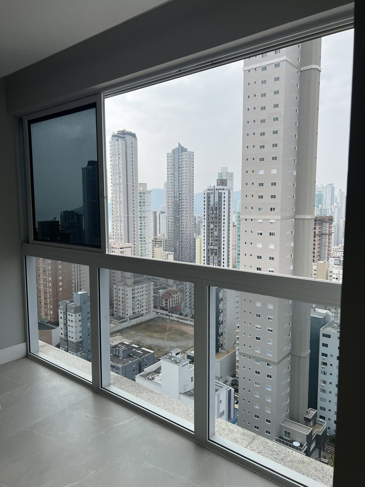 Apartamento de 4 quartos com 2 suítes e 144 m² em Bal. Camboriú