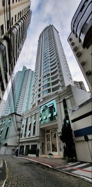 Apartamento de 3 quartos com 3 suítes e 139 m² em Bal. Camboriú