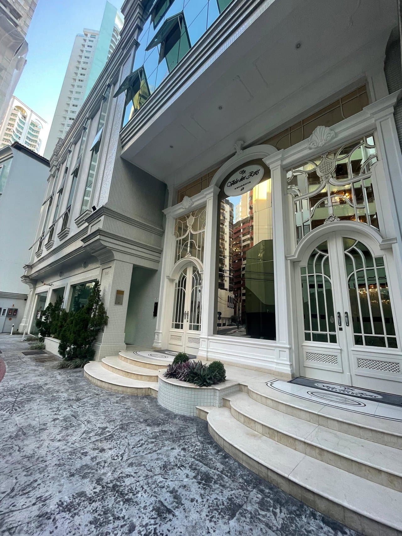 Apartamento de 3 quartos com 3 suítes e 139 m² em Bal. Camboriú