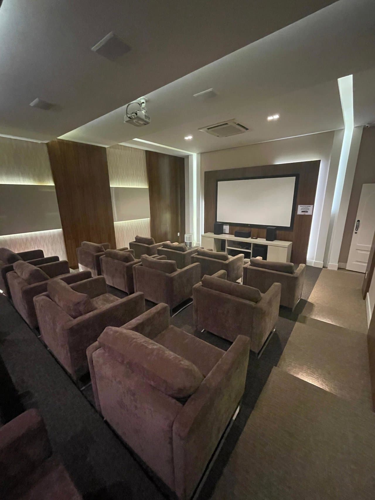 Apartamento de 3 quartos com 3 suítes e 139 m² em Bal. Camboriú