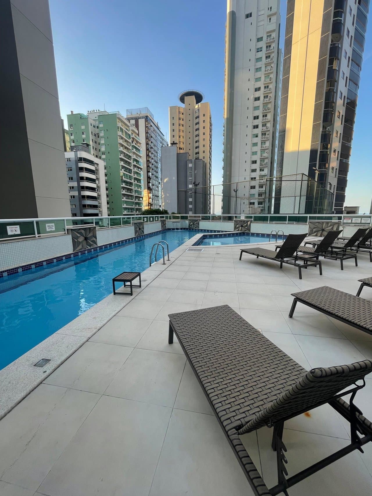 Apartamento de 3 quartos com 3 suítes e 139 m² em Bal. Camboriú