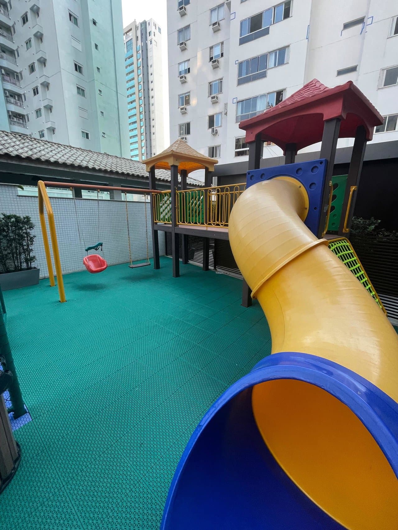 Apartamento de 3 quartos com 3 suítes e 139 m² em Bal. Camboriú