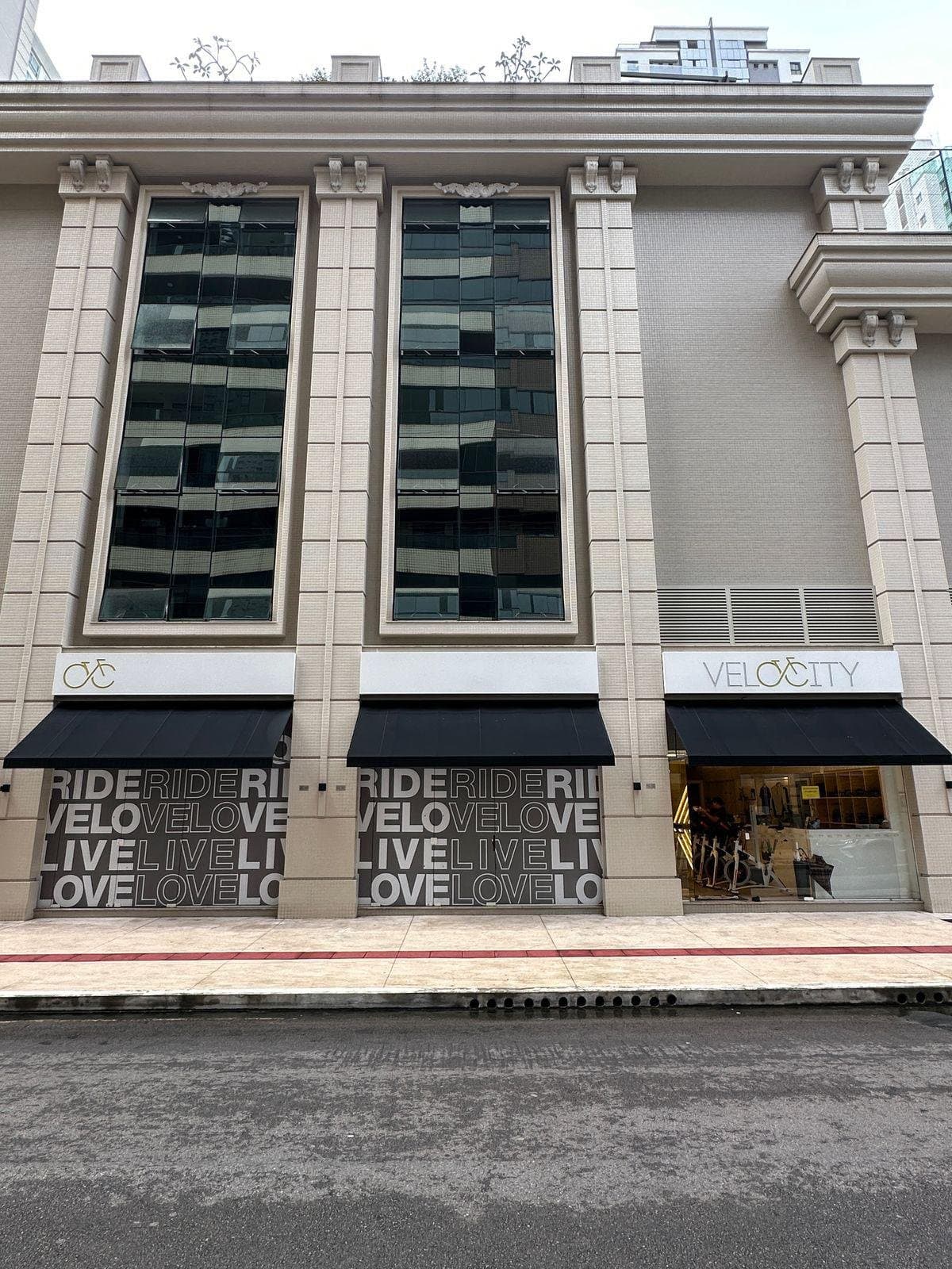 Sala Comercial 61 m² em Bal. Camboriú
