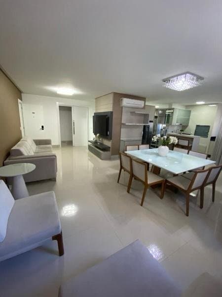 Apartamento de 4 quartos com 4 suítes e 150 m² em Bal. Camboriú