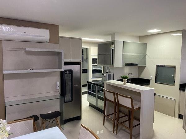 Apartamento de 4 quartos com 4 suítes e 150 m² em Bal. Camboriú