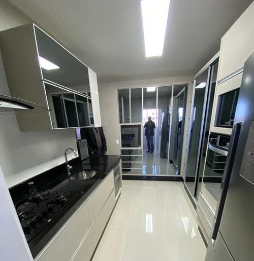 Apartamento de 4 quartos com 4 suítes e 150 m² em Bal. Camboriú