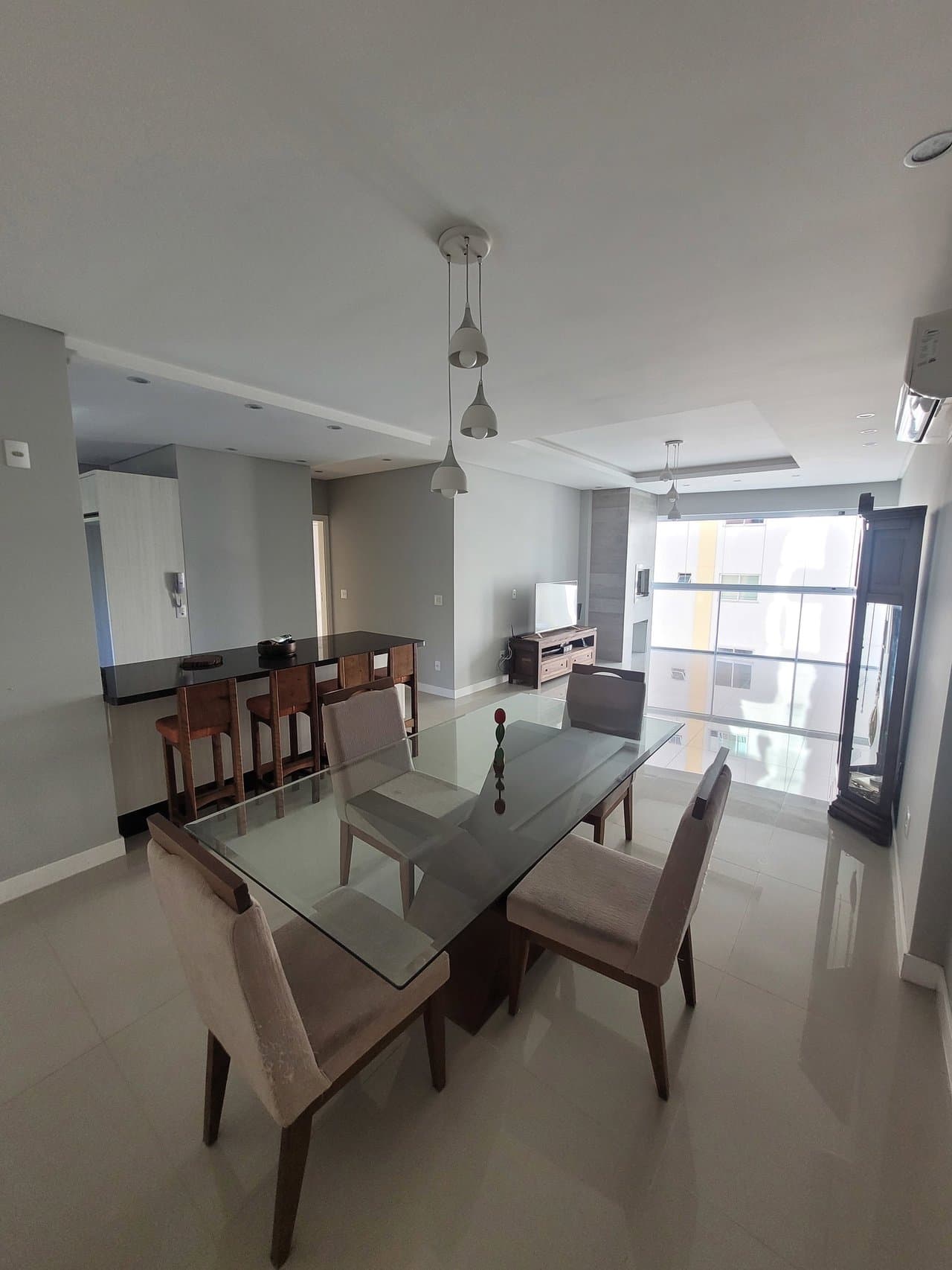 Apartamento de 4 quartos com 4 suítes e 134 m² em Bal. Camboriú