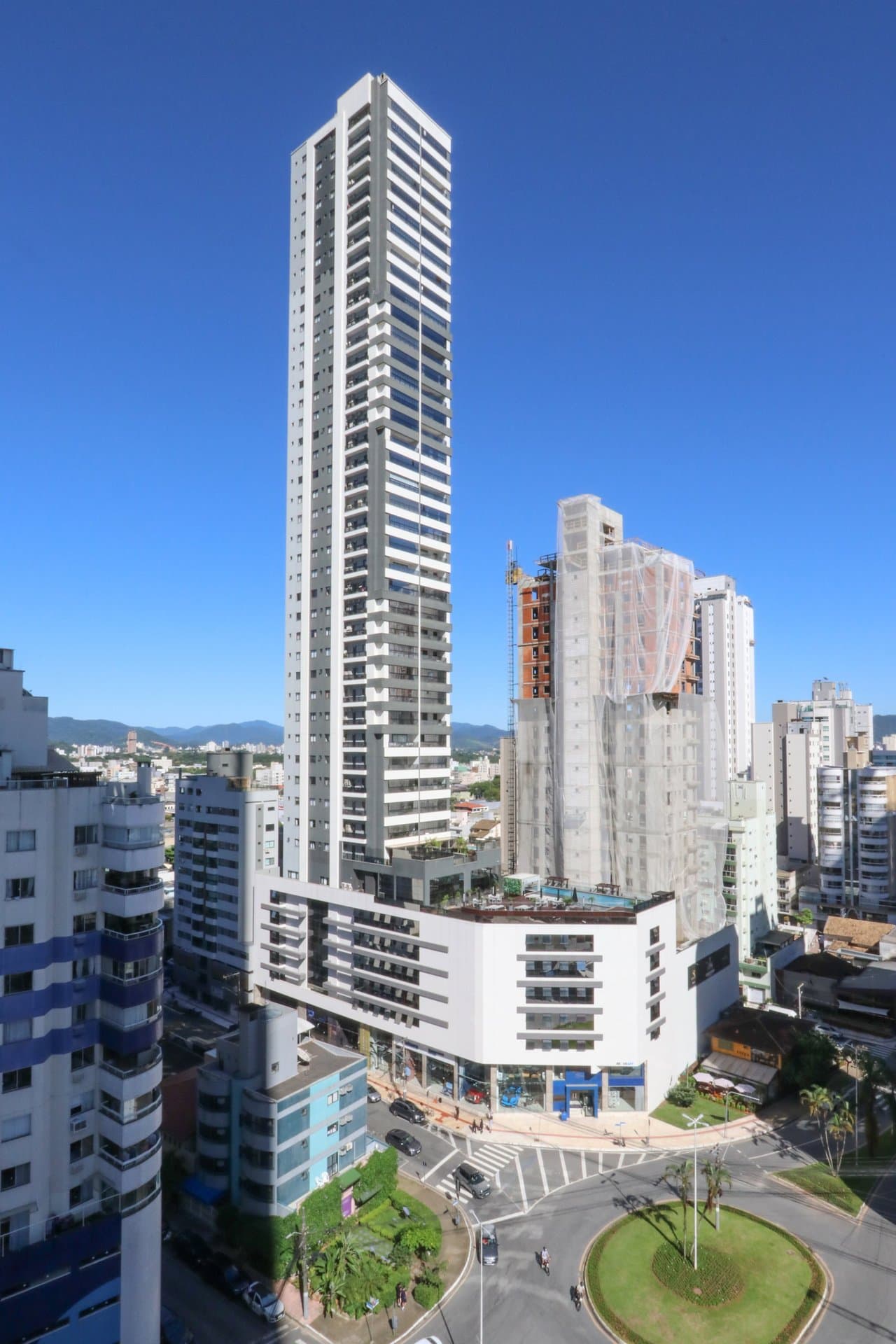 Apartamento de 4 quartos com 4 suítes e 148 m² em Bal. Camboriú