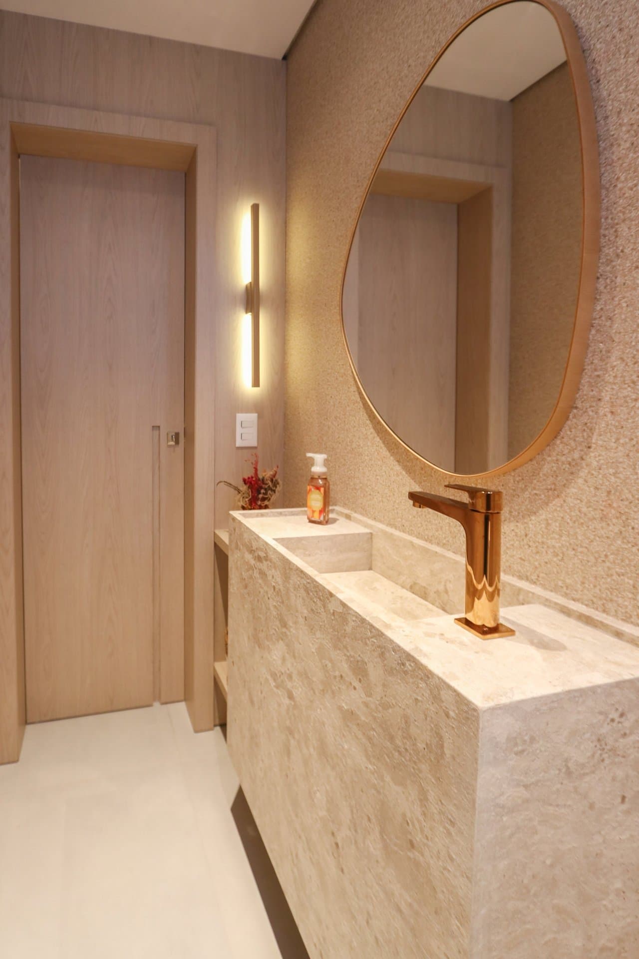 Apartamento de 4 quartos com 4 suítes e 148 m² em Bal. Camboriú