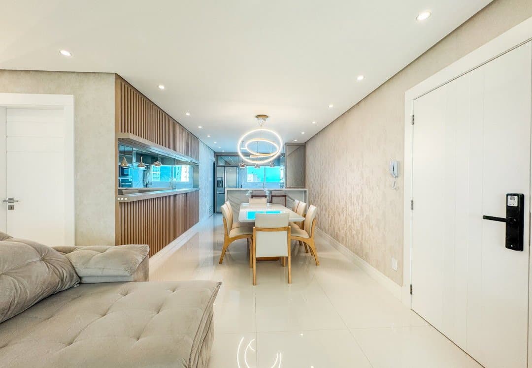 Apartamento de 3 quartos com 3 suítes e 139 m² em Bal. Camboriú
