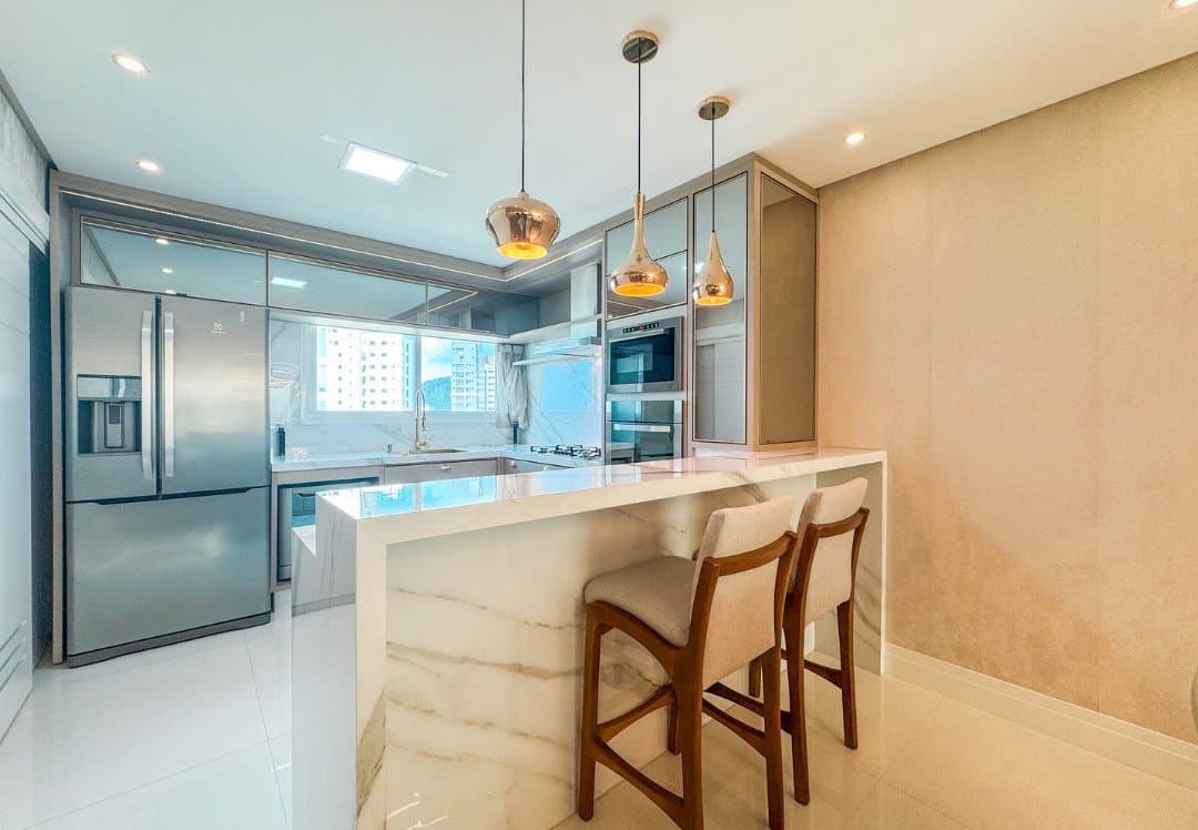Apartamento de 3 quartos com 3 suítes e 139 m² em Bal. Camboriú