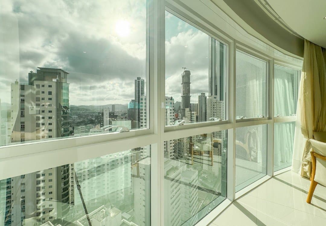 Apartamento de 3 quartos com 3 suítes e 139 m² em Bal. Camboriú