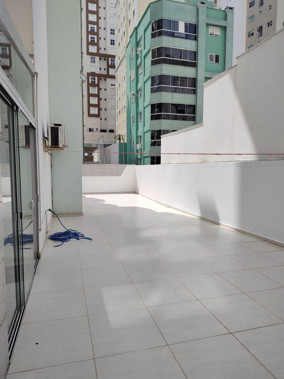 Apartamento de 3 quartos com 2 suítes e 205 m² em Bal. Camboriú