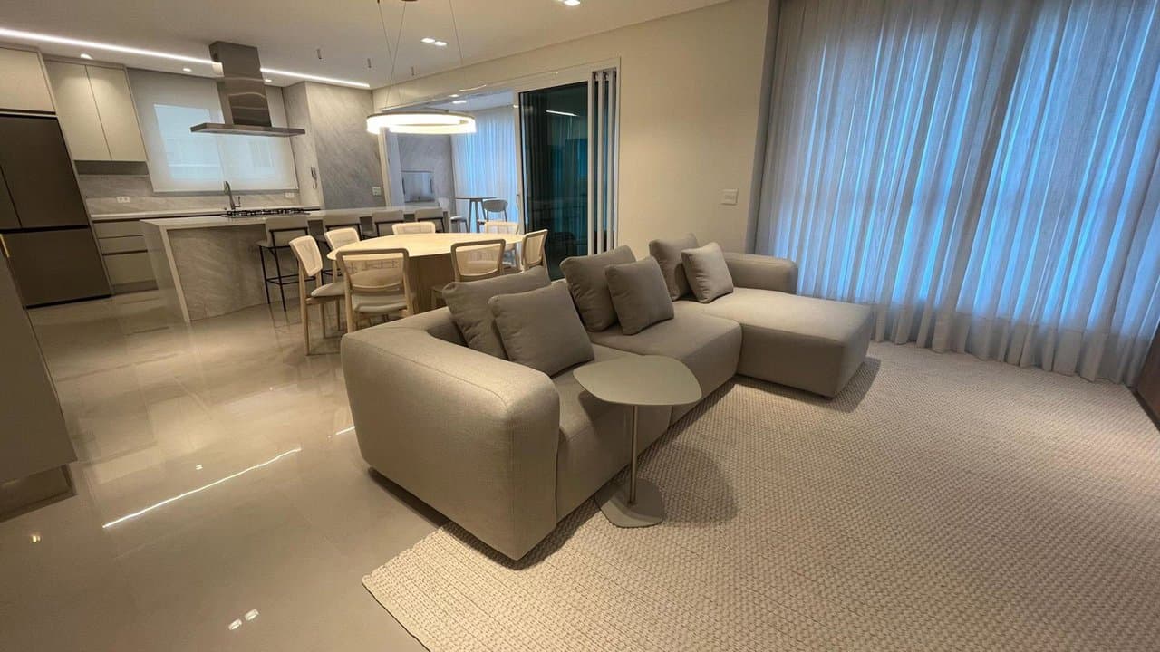 Apartamento de 4 quartos com 4 suítes e 161 m² em Bal. Camboriú