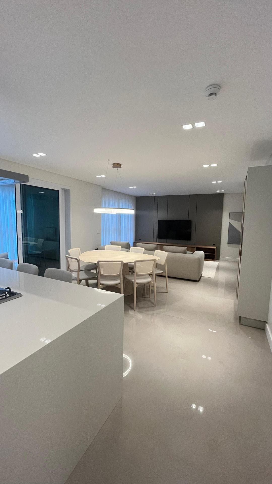 Apartamento de 4 quartos com 4 suítes e 161 m² em Bal. Camboriú